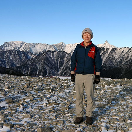 槍ヶ岳を背に晩秋の常念岳にて